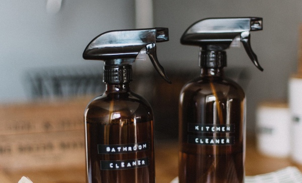 How to Make a DIY Non-Toxic Bathroom Cleaner That Really Works